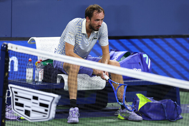 Ми чекаємо. Медведєв заговорив про завершення кар'єри після вильоту з USO