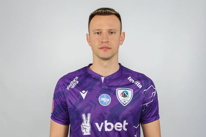 Заря ведет переговоры с полузащитником ЛНЗ