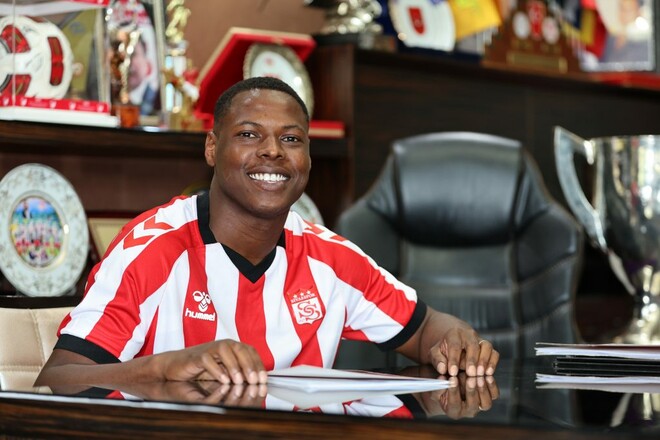 ОФІЦІЙНО. Сівасспор підписав скандального екс-лідера Вереса