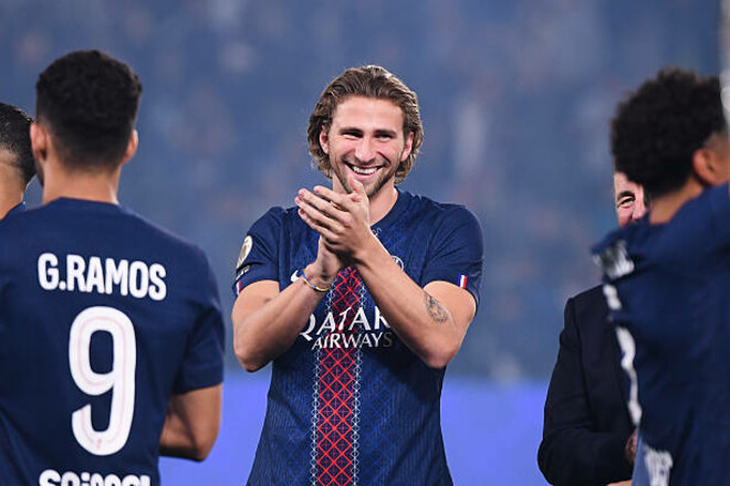 У Франції розповіли як Забарний ставиться до Сафонова. ПСЖ ухвалив рішення