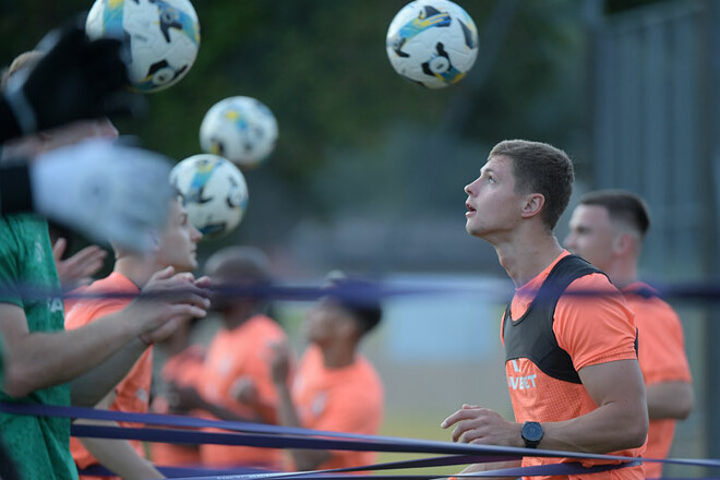 ФОТО. Шахтер провел тренировку в швейцарской Женеве перед игрой ЛК