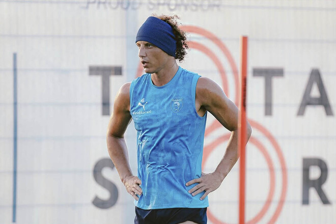 ФОТО. Звезду футбола обвинили в измене. Он хотел «секс втроем»