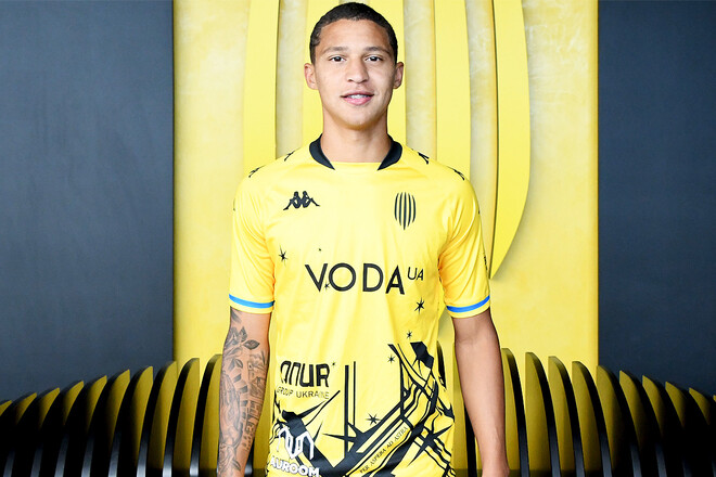 ОФІЦІЙНО. Рух підписав 18-річного бразильця