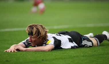 14 матчів, 0 гольових дій та 2 червоні. Форвард Ньюкасла розчаровує