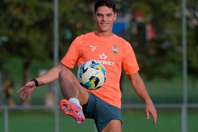 ФОТО. Шахтер провел тренировку в Женеве за два дня до игры ЛК с Серветтом