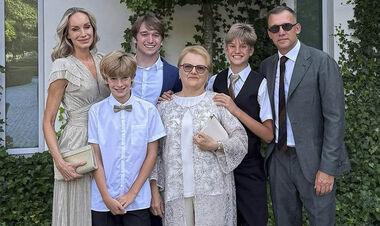 ФОТО. Редкий кадр Андрея Шевченко с мамой и детьми. Фаны в восторге