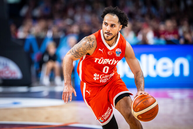 Євробаскет-2025. Латвії не допомогли домашні трибуни у грі з Туреччиною