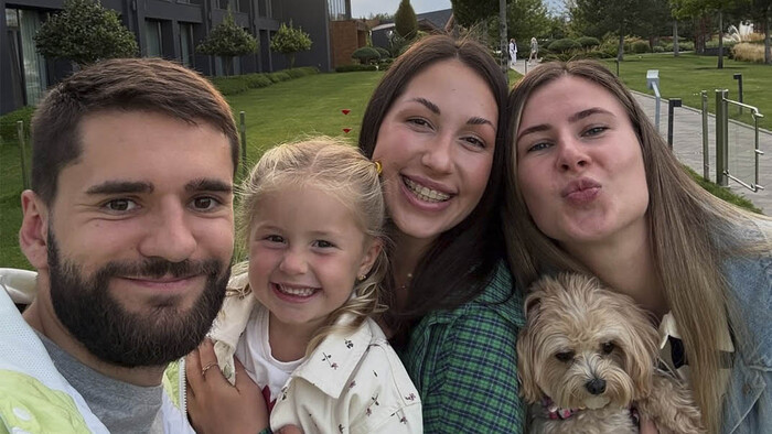 Жена Довбика вернулась в Украину и была шокирована одним обстоятельством