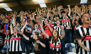 ВИДЕО. Реакция фанатов Гримсби Таун на победу над Ман Юнайтед