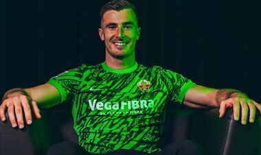 ОФИЦИАЛЬНО. Барселона попрощалась с вратарем, которого прогнал Флик