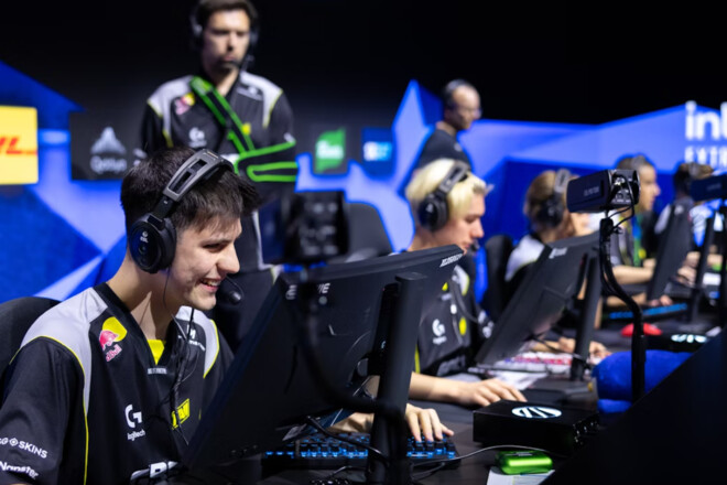 NAVI розпочали BLAST Open з перемоги над fnatic в групі А