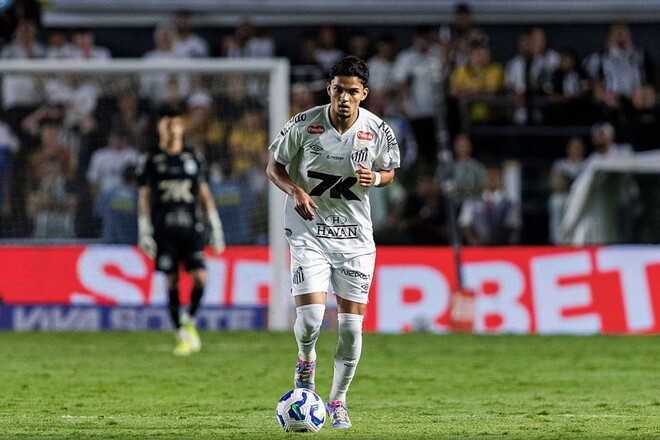 Форвард Сантоса присоединился к расположению Шахтера в Швейцарии