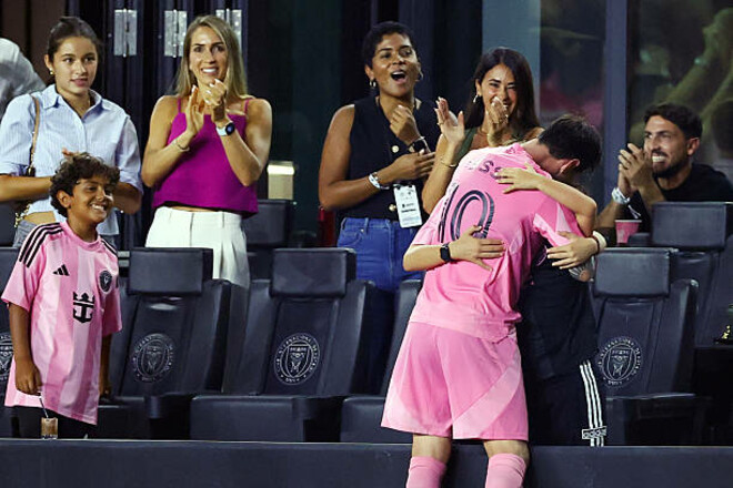 VIDEO. The family is the main. Messi celebrated the scored ball with his sons