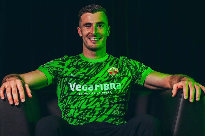 ОФИЦИАЛЬНО. Барселона попрощалась с вратарем, которого прогнал Флик