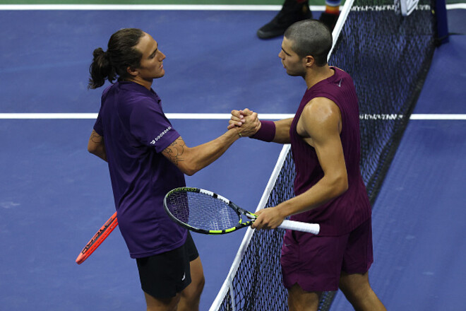 ВИДЕО. Как Алькарас повесил баранку итальянцу и вышел в 3-й раунд US Open
