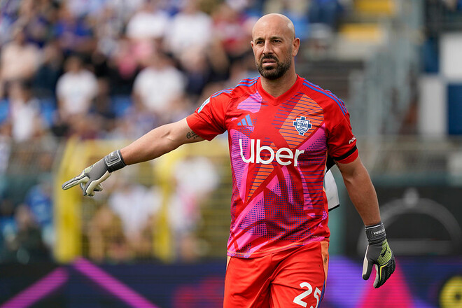 The star goalkeeper has announced the completion of his career