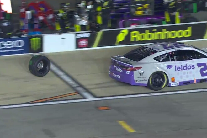 ВИДЕО. Пилот потерял колесо после пит-стопа. Соперники спасли