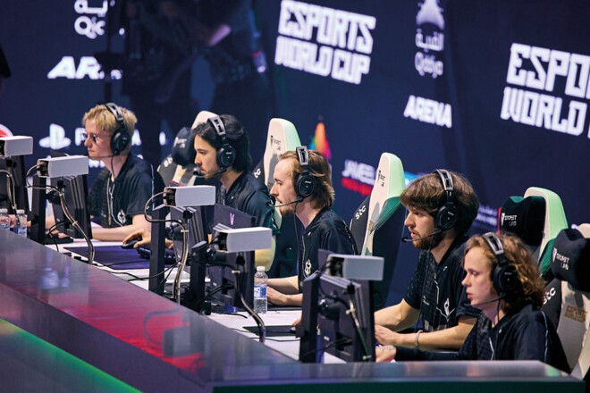 На Esports World Cup вилучили плакат фаната та не вистачало води