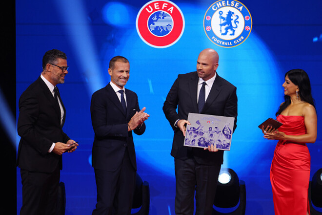 ФОТО. Челси получил уникальную награду во время жеребьевки Лиги чемпионов