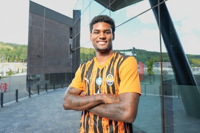 ФОТО. Презентація новачка Шахтаря Ізекі Сілви