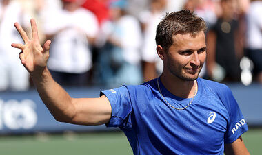 435-й номер ATP ушел с 0:2 по сетам, выбив 19-ю ракетку во 2-м круге USO-25