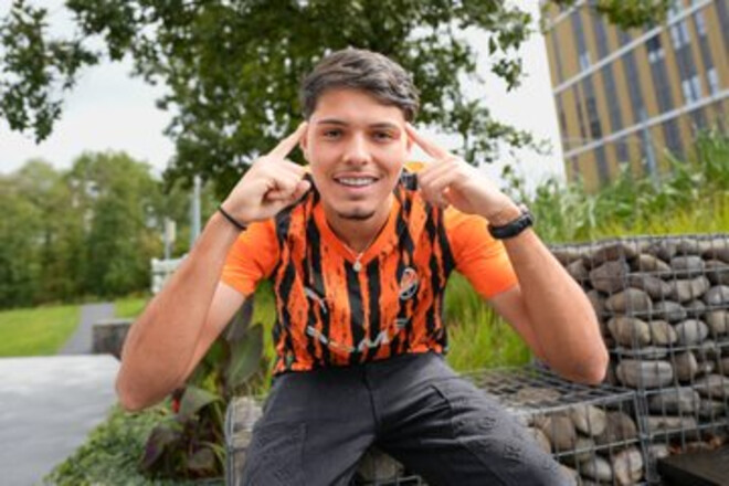 Изеки и Мейреллиш стали 47-м и 48-м бразильцами в истории Шахтера