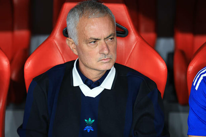 ОФИЦИАЛЬНО. Моуриньо снова уволен. Украинец приложил руку