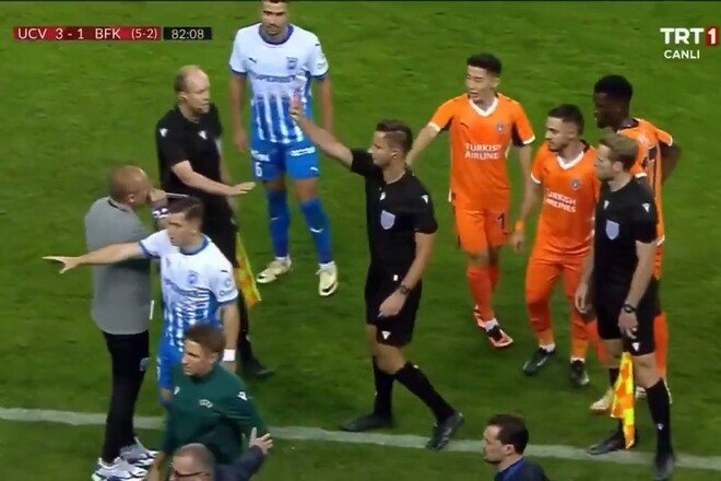 Курйоз у грі ЛК у Румунії. Суддя показав червону картку диктору стадіону