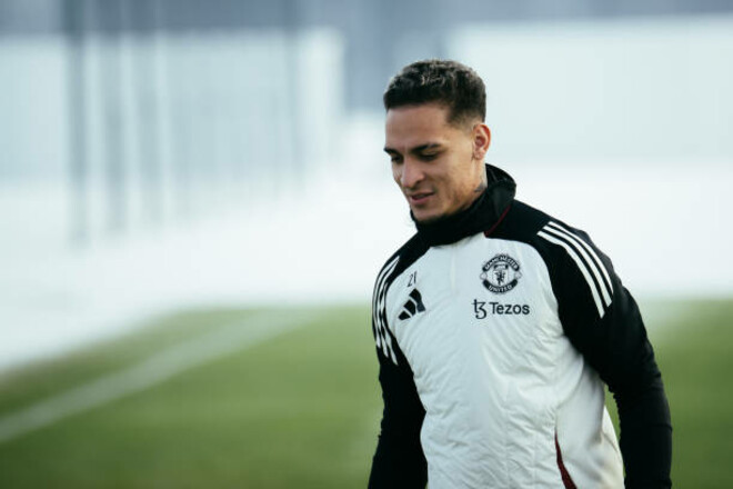 Залишив будинок. Вінгер Ман Юнайтед з сім'єю переїхав жити до готелю