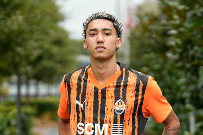 ИЗЕКИ: «Мой игровой номер в Шахтере – день рождения моего брата»