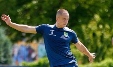 Первая лига. Металлист и Пробой проводят матч 4-го тура. Стартовые составы