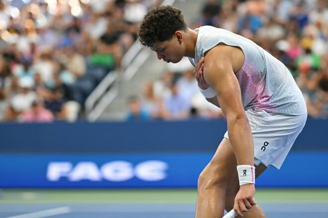 ВИДЕО. Шестой номер ATP не сумел доиграть матч 1/16 финала US Open 2025