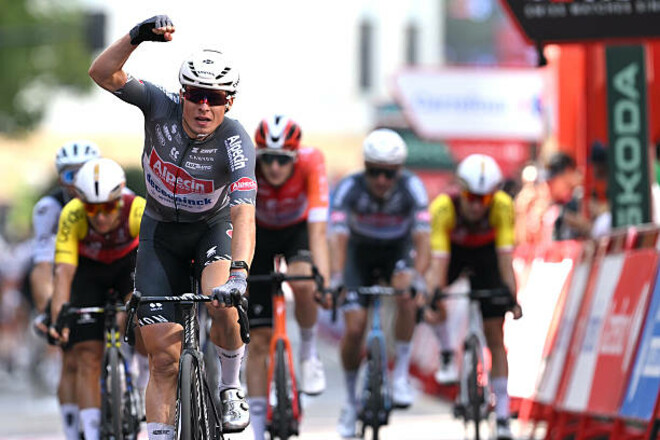 Вуэльта Испании 2025. Восьмой этап выиграл Яспер Филипсен