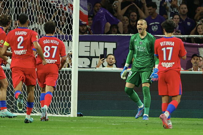 ВИДЕО. Новичок ПСЖ дважды спас клуб от пропущенного гола в матче Лиги 1