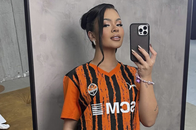 ФОТО. Новая девушка футболиста Шахтера разделась и показала красоту