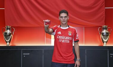 ВИДЕО. Первые слова Судакова после подписания контракта с Бенфикой