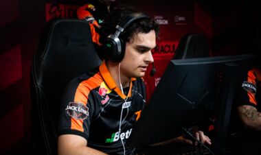 fnatic продолжают серию побед и вышли в топ-8 BLAST