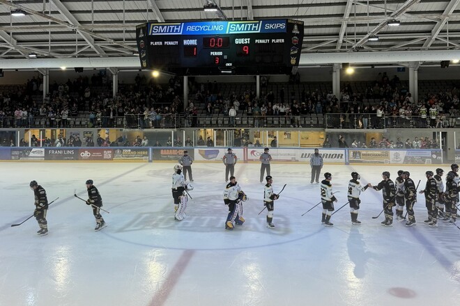 Чемпион Великобритании оконфузился в домашней игре, пропустив 9 шайб