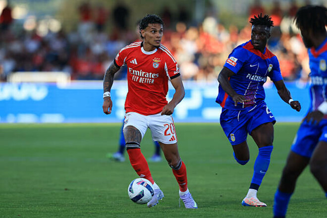 Орлы идут без потерь: Бенфика одолела Алверку. За этим наблюдал Судаков