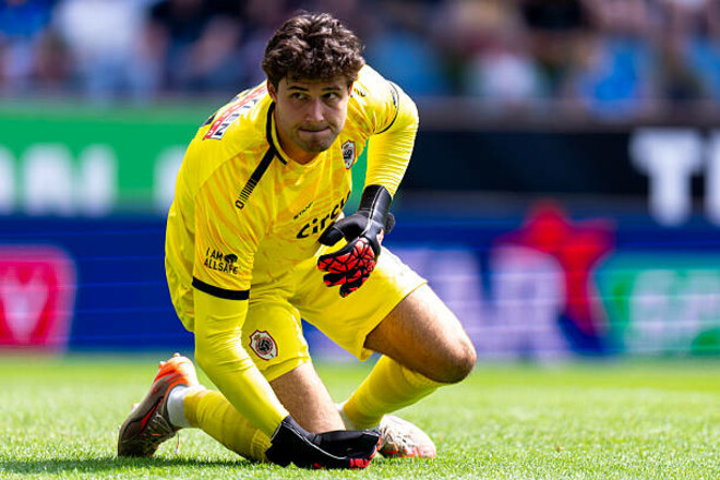 Спасет клуб от Онаны? МЮ оформил подписание нового голкипера