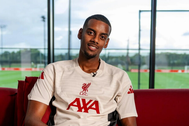 «Лето было трудным». Первые слова Исака после перехода в Ливерпуль