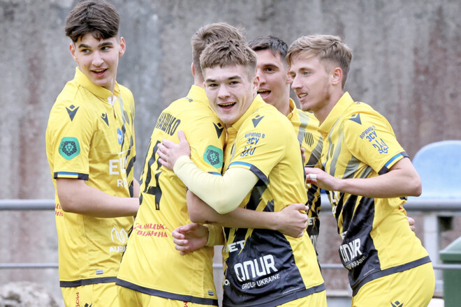 Рух расформировал вторую команду, но долги остались