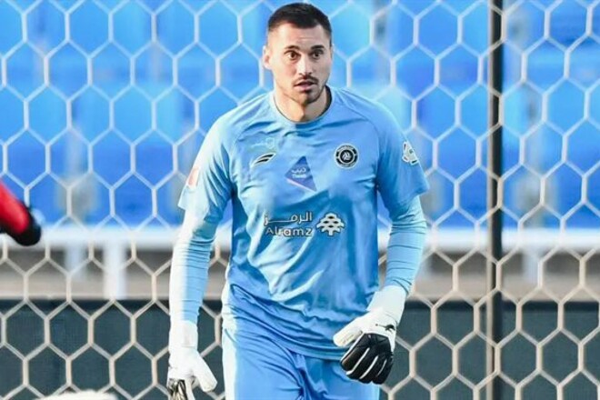 Бущан пропустил три мяча от чемпионов Саудовской Аравии. У кого дубль?