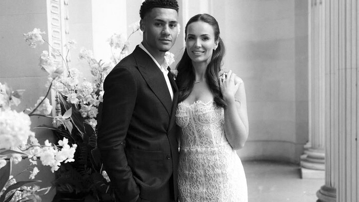 ФОТО. Футболист сборной Англии наконец женился. Одним холостяком меньше