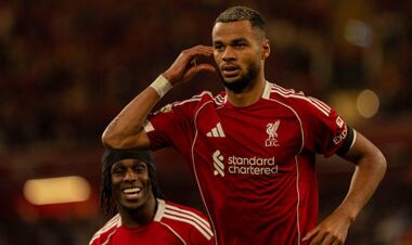 Игрок Ливерпуля стал первым в новом сезоне АПЛ, на котором фолили 10 раз