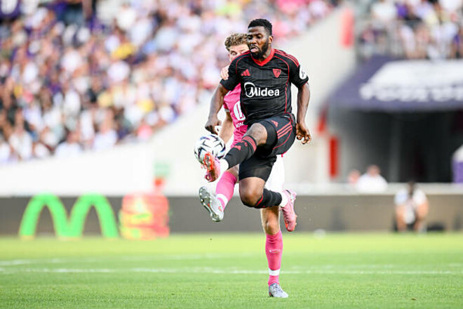 ОФИЦИАЛЬНО. Экс-нападающий Манчестер сити продолжит карьеру в Селтике