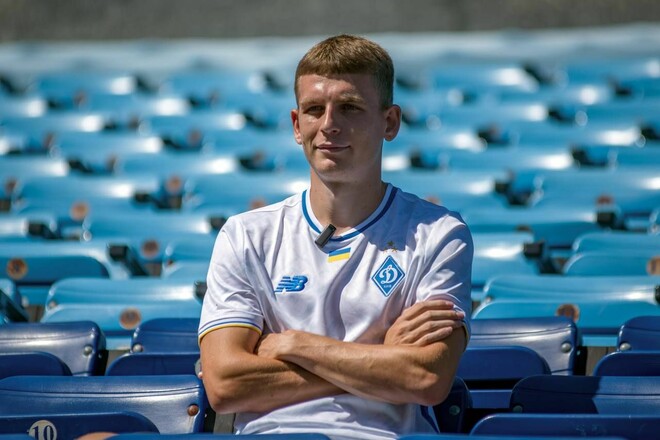 Отец Буртника ответил, как его сына приняли футболисты Динамо
