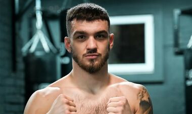 Украинец Ражба нокаутировал соперника на чемпионате мира в Ливерпуле