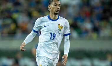 Экитике дебютировал в составе сборной Франции в матче против Украины