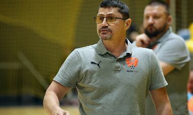 ВИДЕО. Как Тарасу Шпичке вручили награду лучшего тренера сезона 2024/25